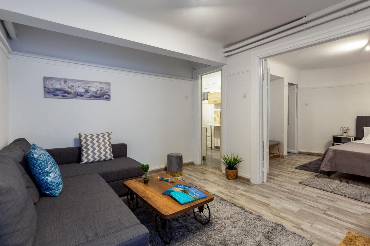 Central Apartment In The Heart Of Historic Center Афины Экстерьер фото