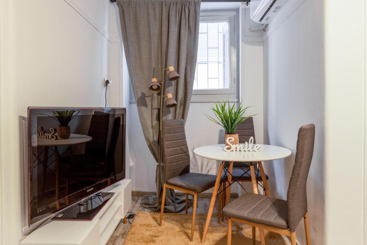 Central Apartment In The Heart Of Historic Center Афины Экстерьер фото